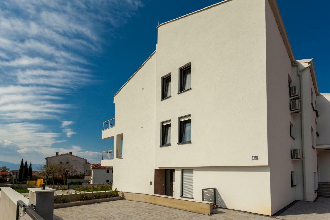 Apartments Kudec Malinska Exterior foto